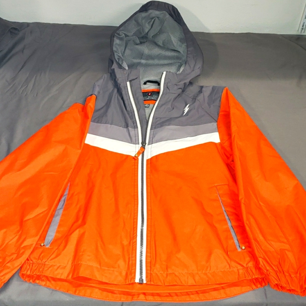 Boys Windbreaker. New size 8. No tags